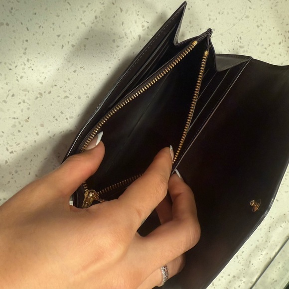 Louis Vuitton - Picture 5 of 5